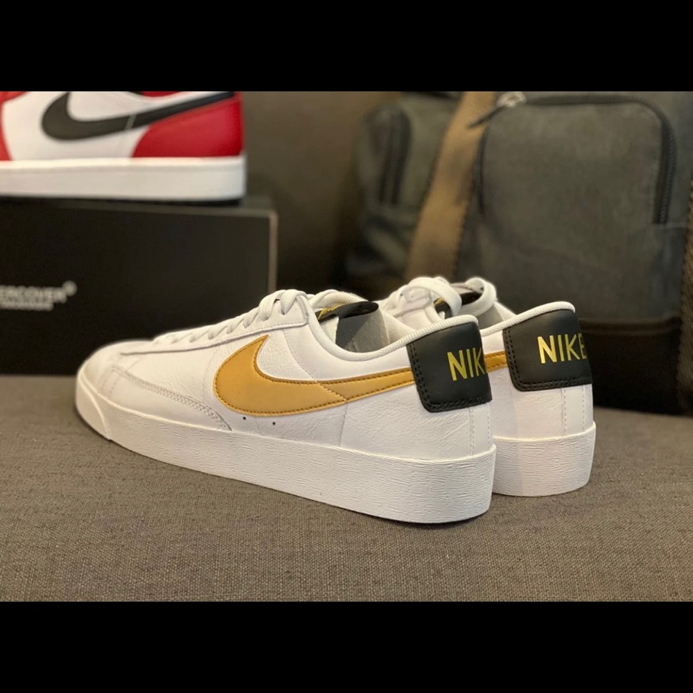 NEW NIKE BLAZER LEATHER LOW LE | WHITE/GOLD Mens 9